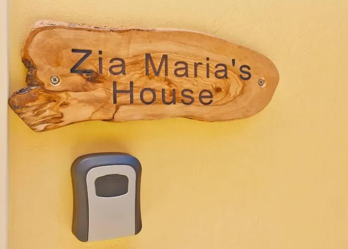 Zia Maria\'S House Next To Corfu Port